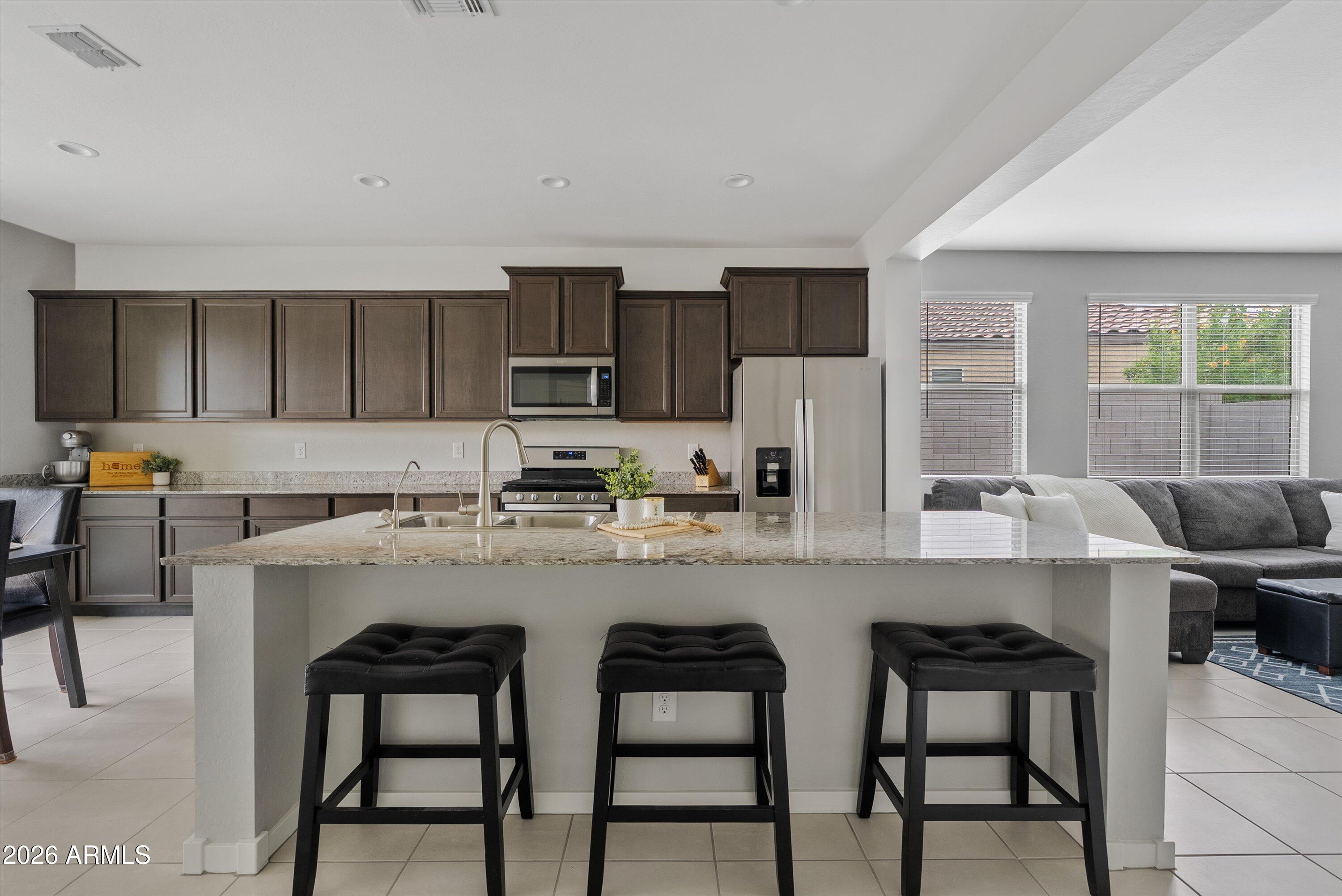 528 W MAGENA Drive