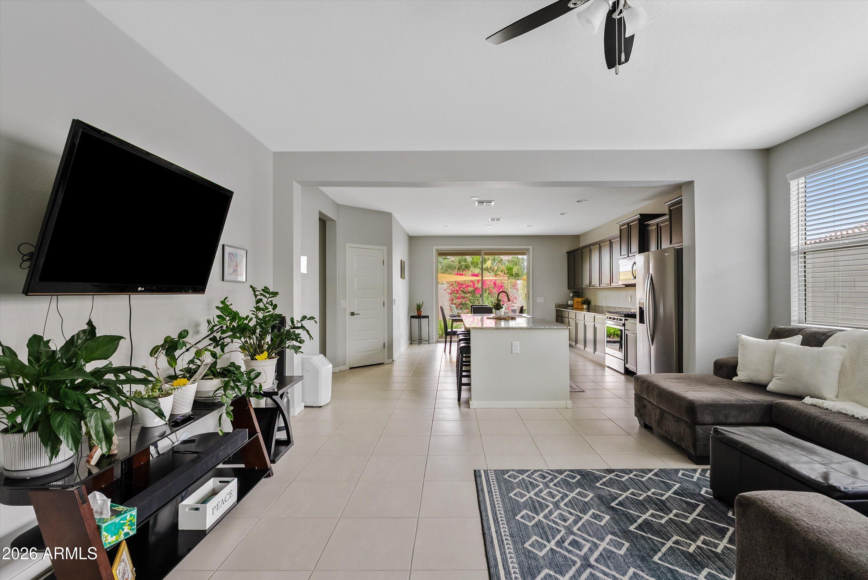 528 W MAGENA Drive