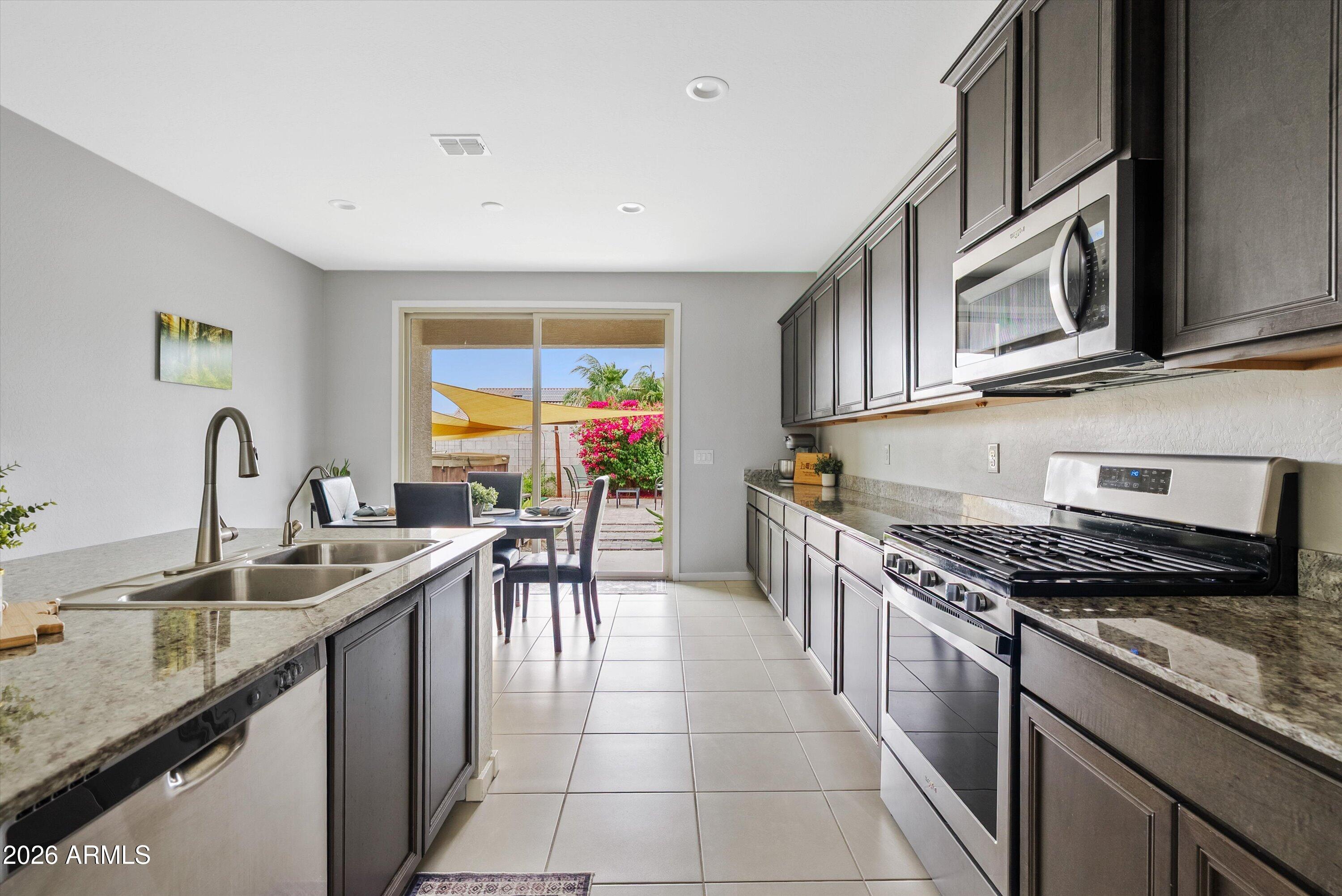 528 W MAGENA Drive