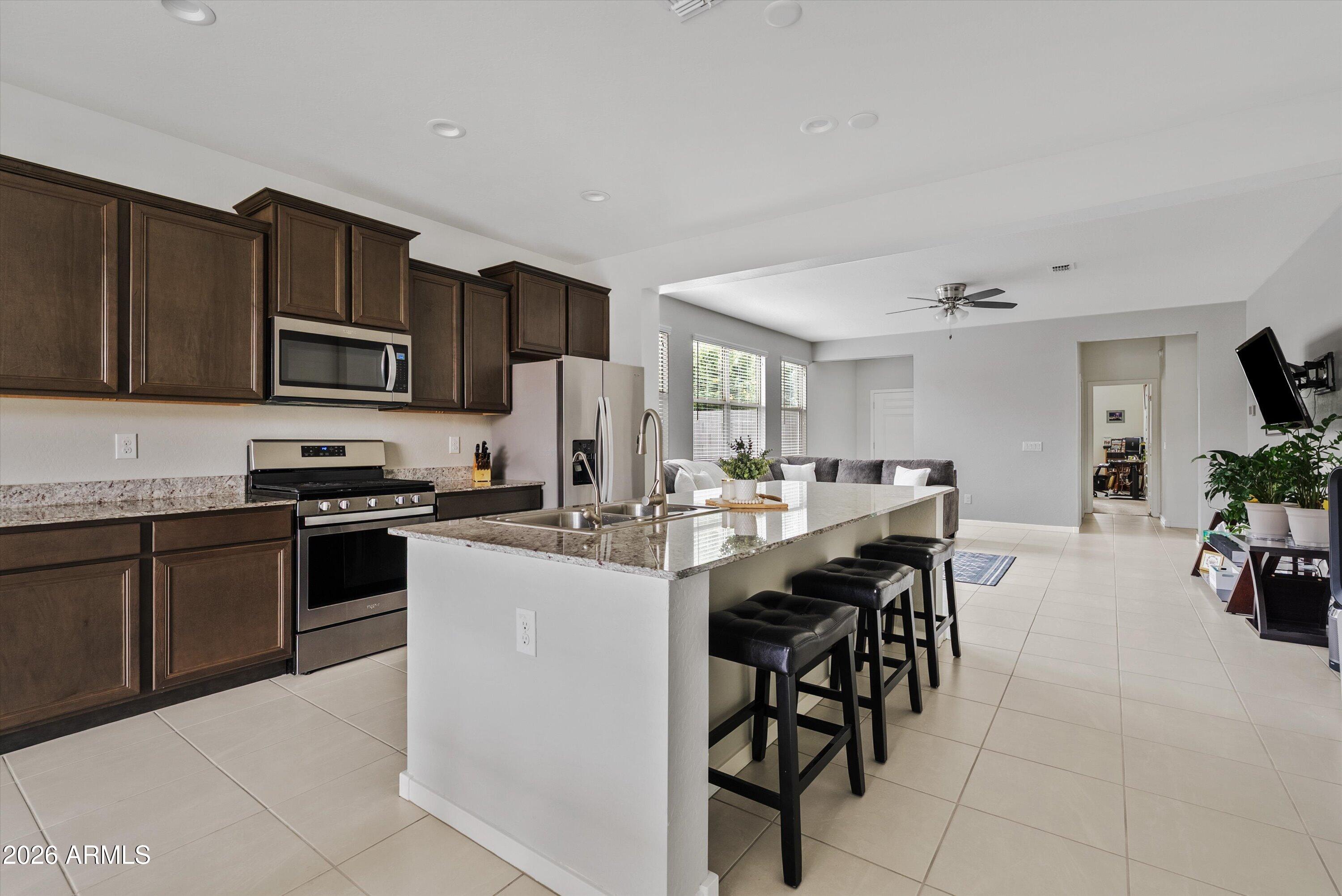 528 W MAGENA Drive