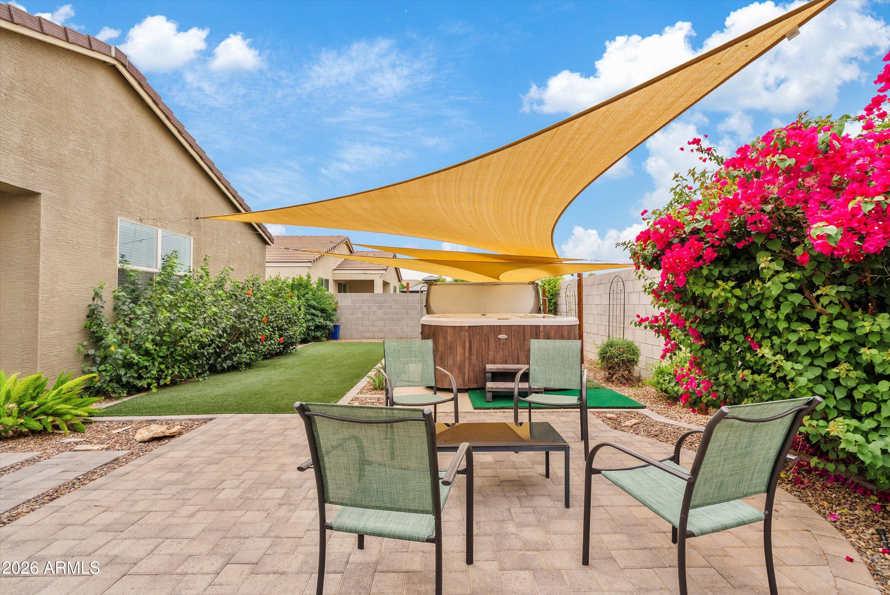 528 W MAGENA Drive