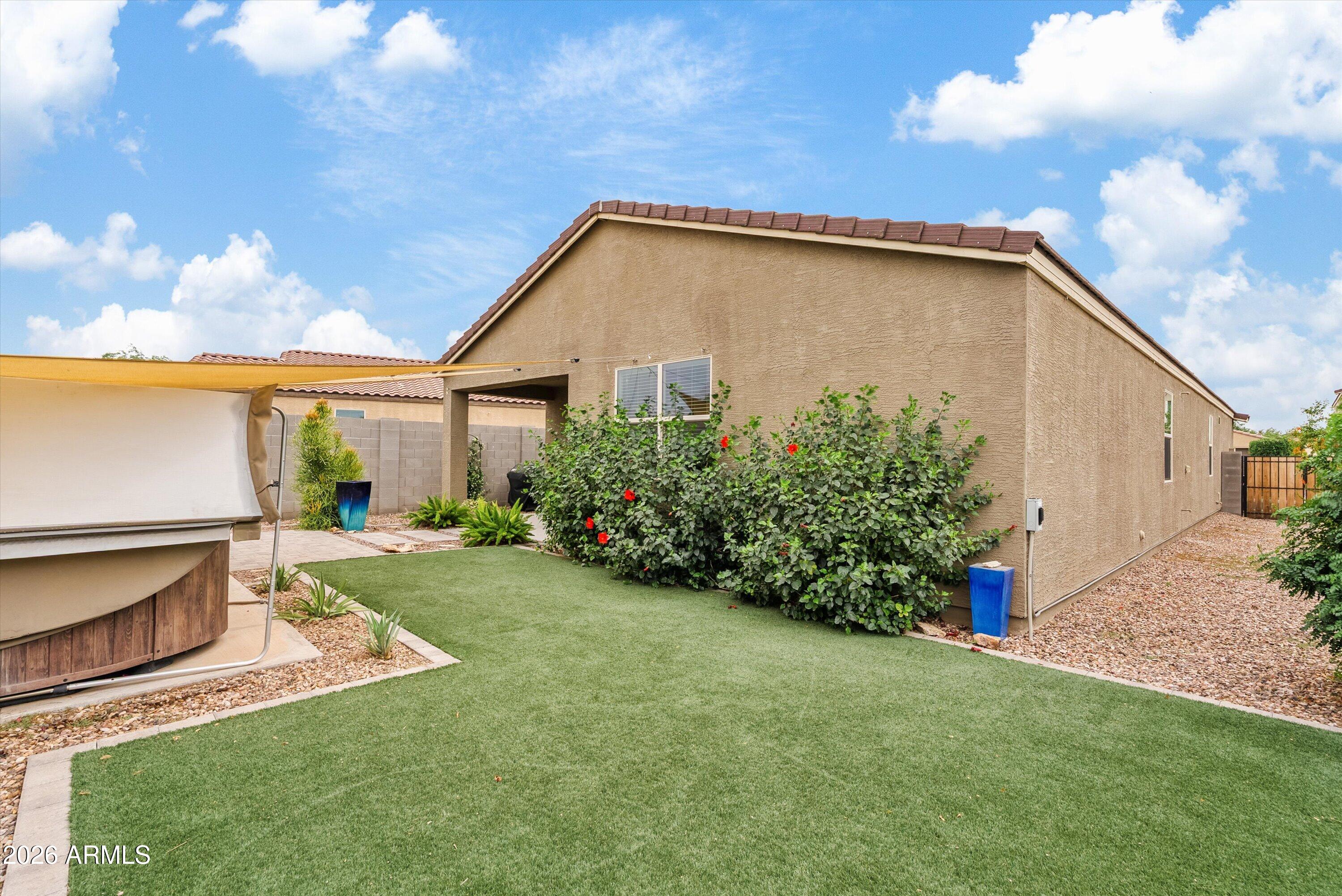 528 W MAGENA Drive