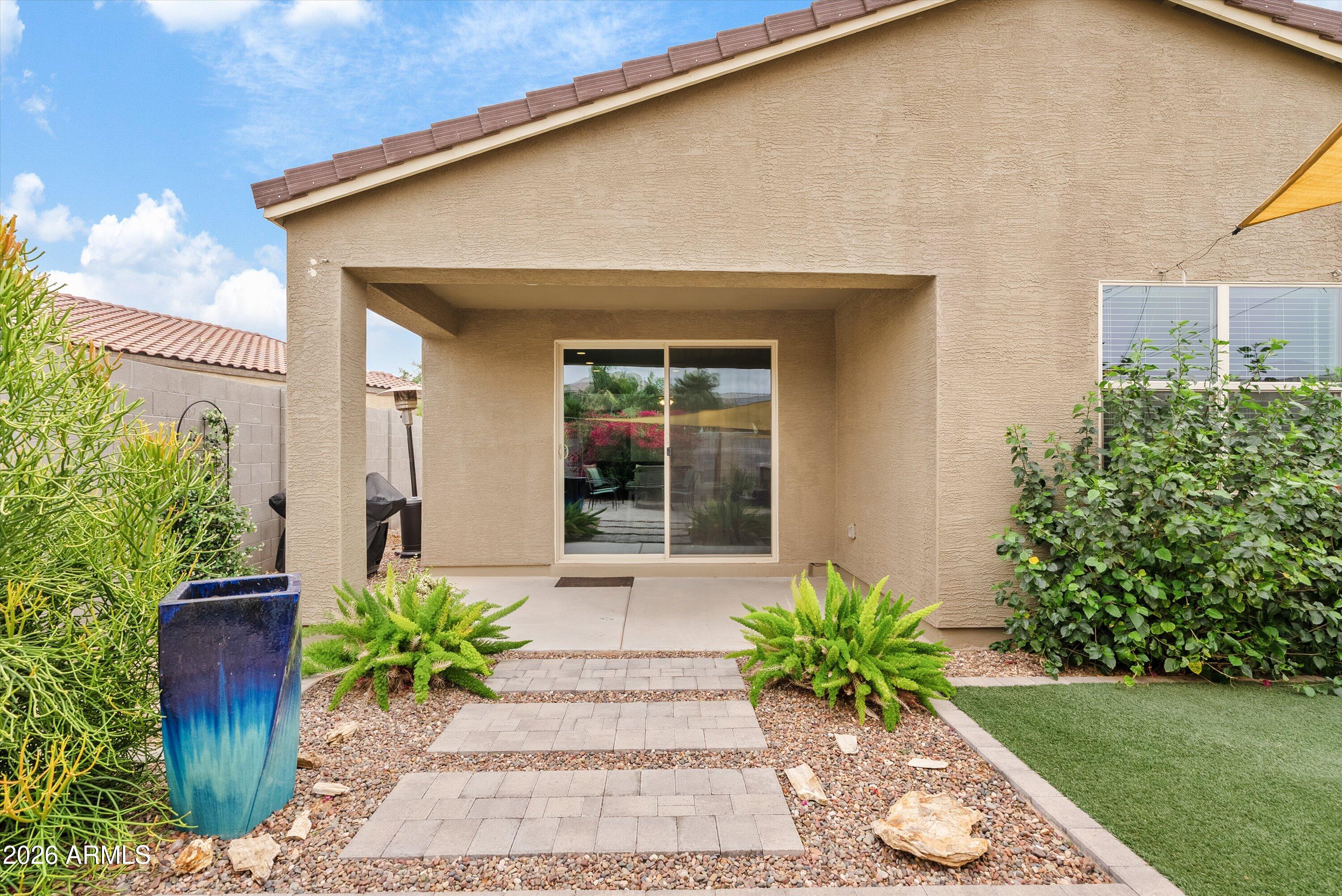 528 W MAGENA Drive
