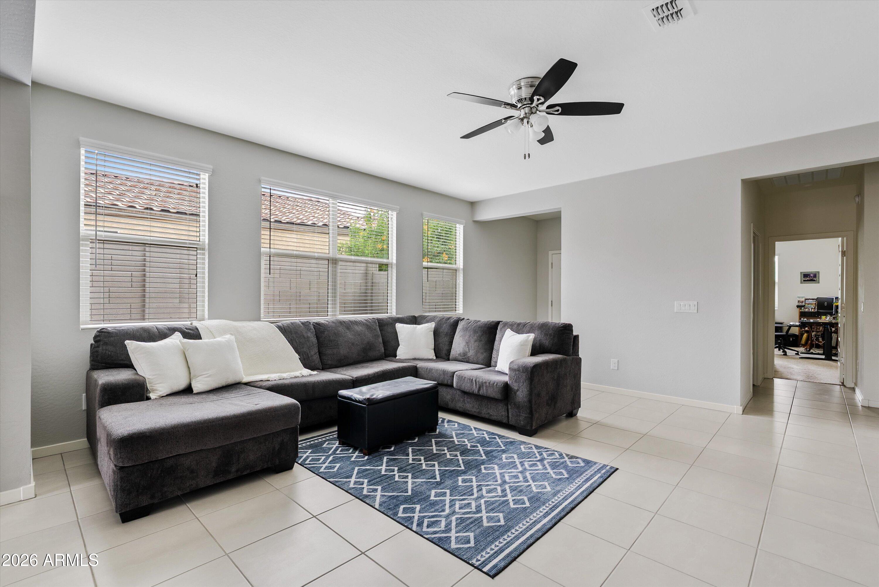 528 W MAGENA Drive