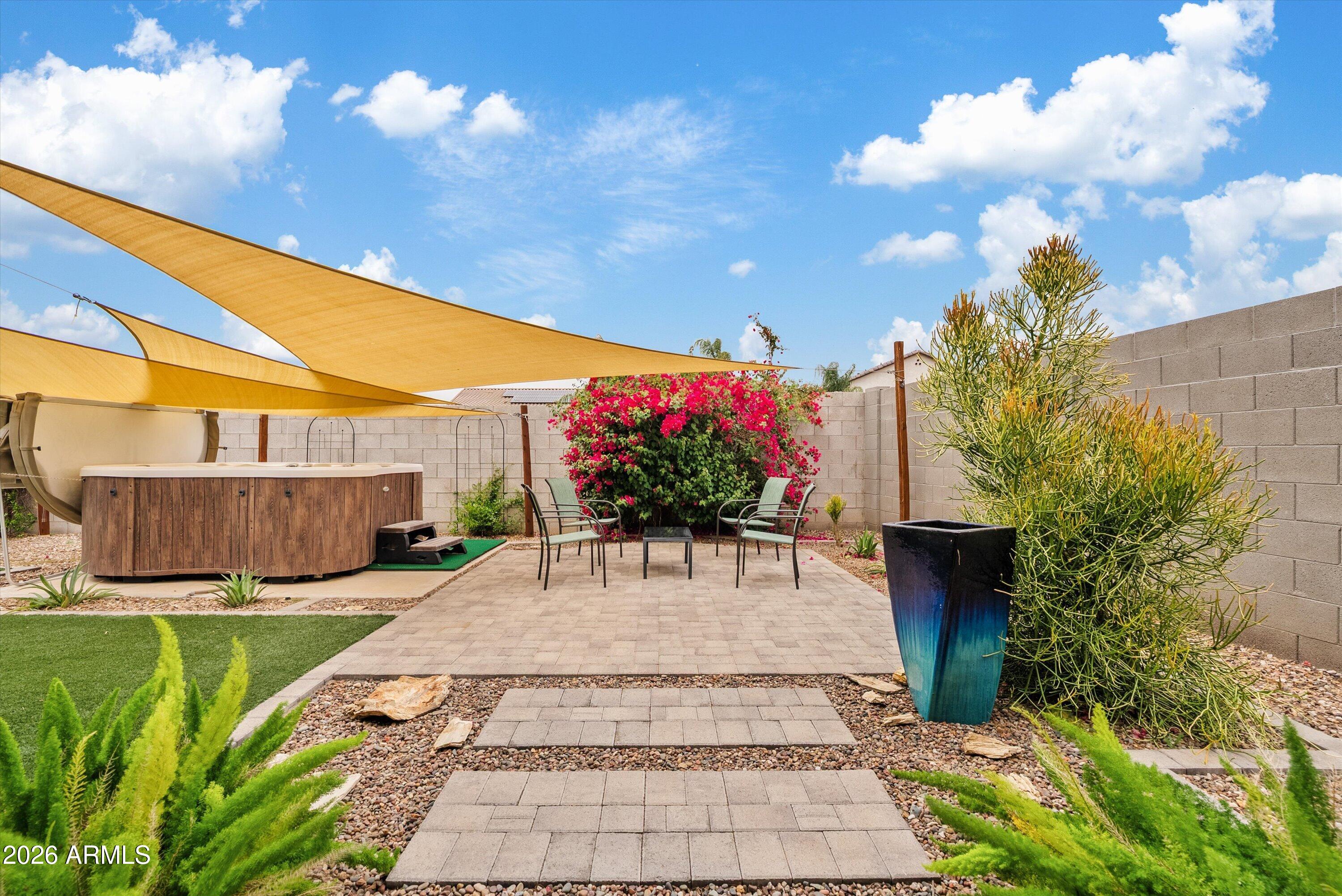 528 W MAGENA Drive