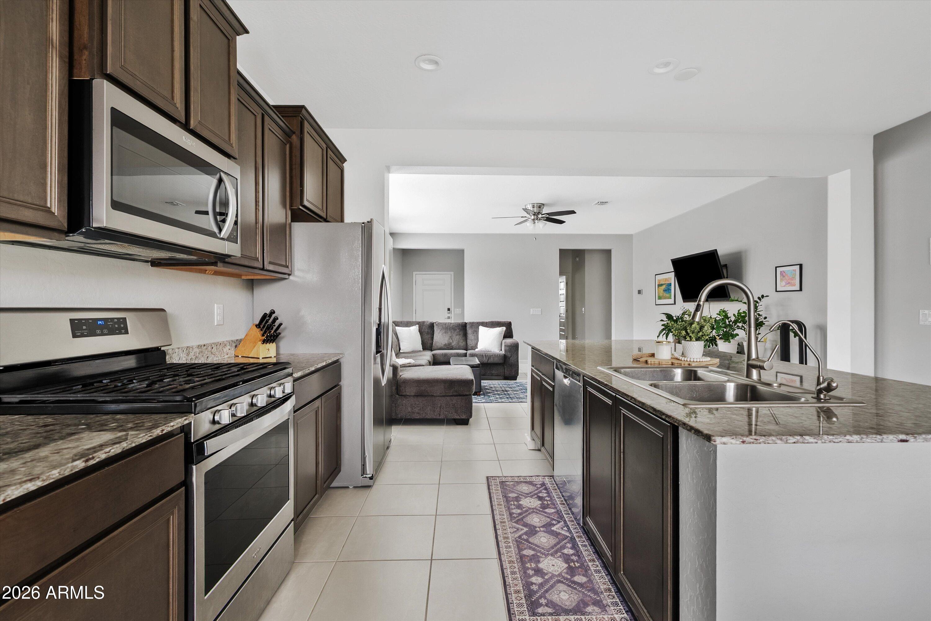 528 W MAGENA Drive