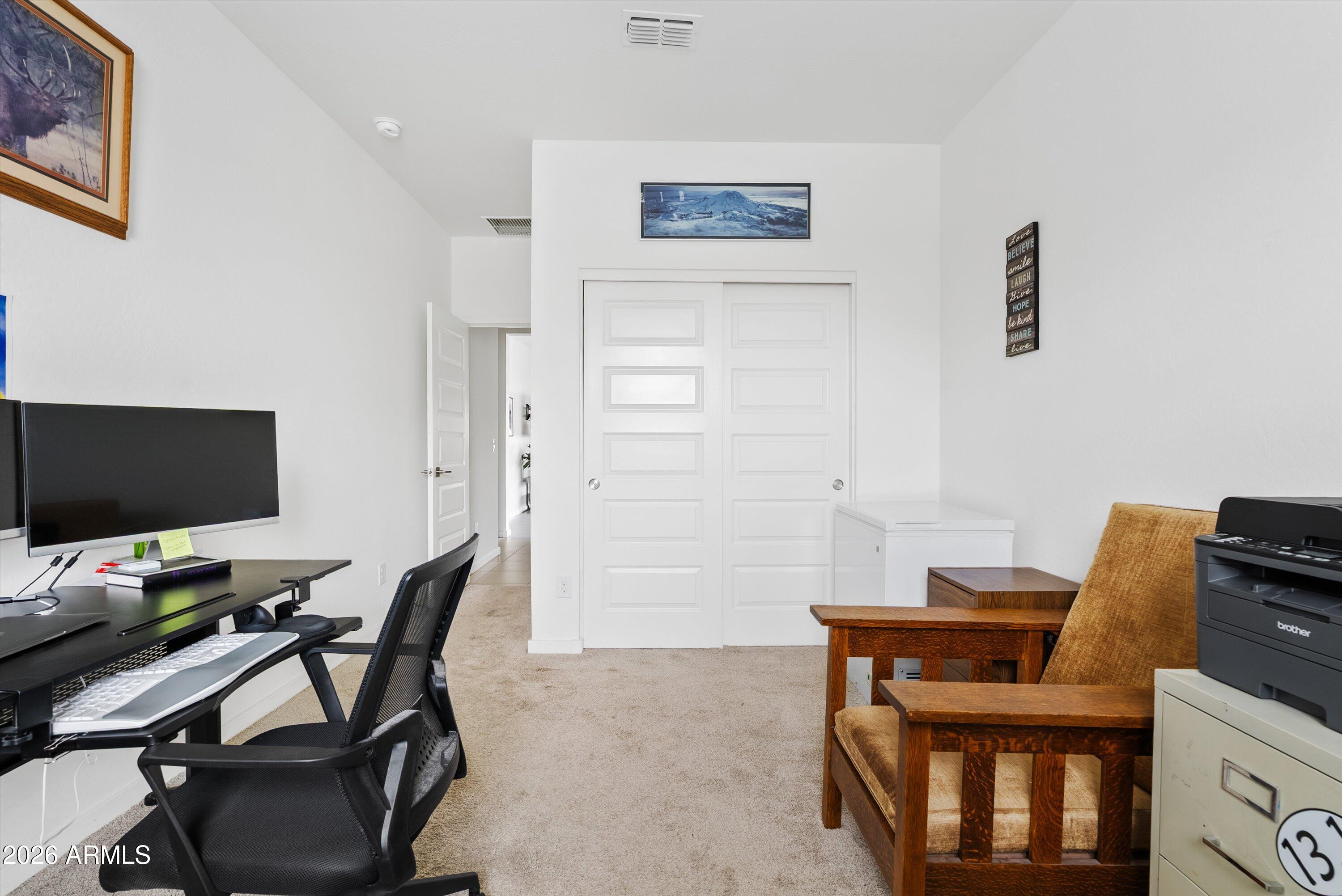 528 W MAGENA Drive