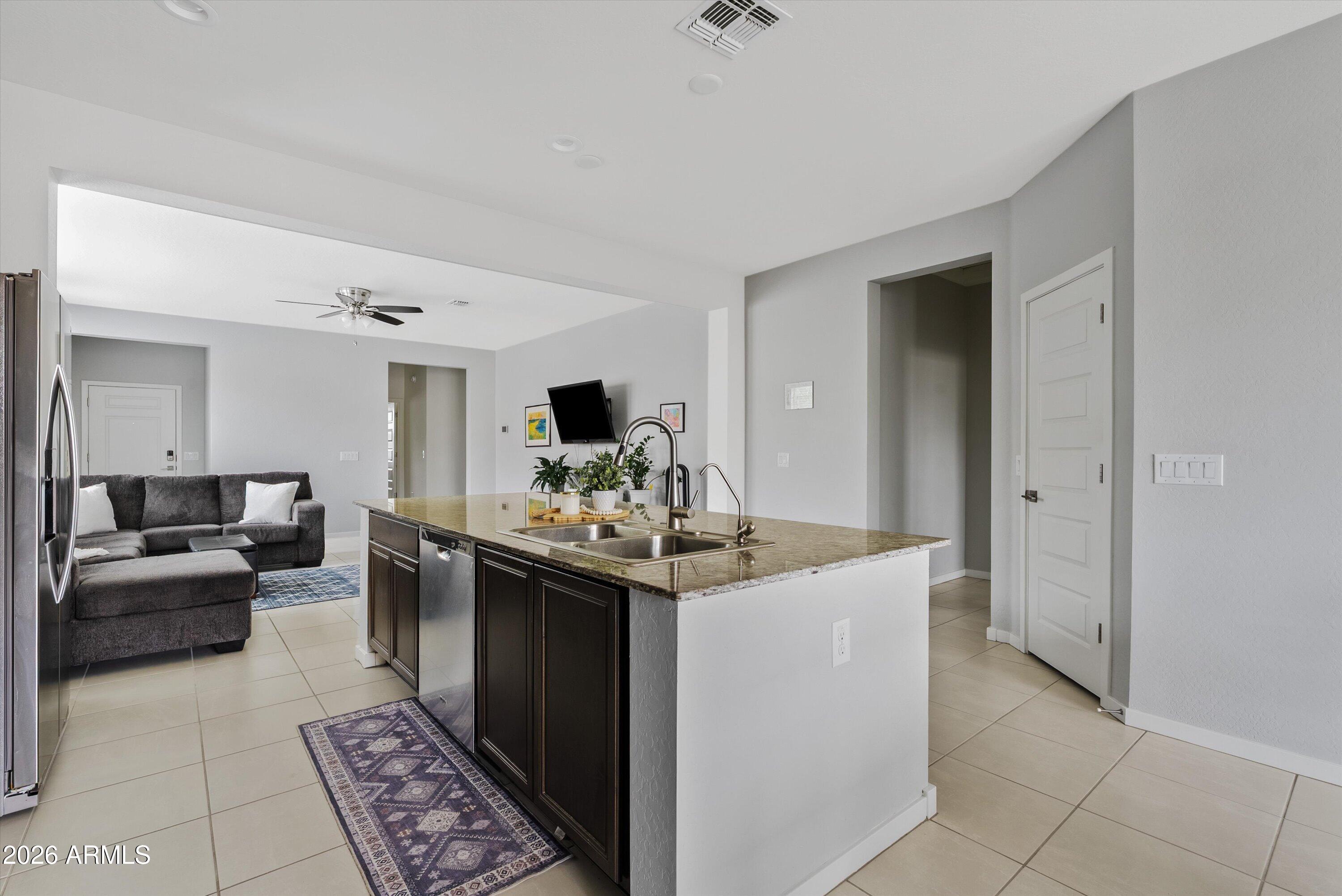 528 W MAGENA Drive