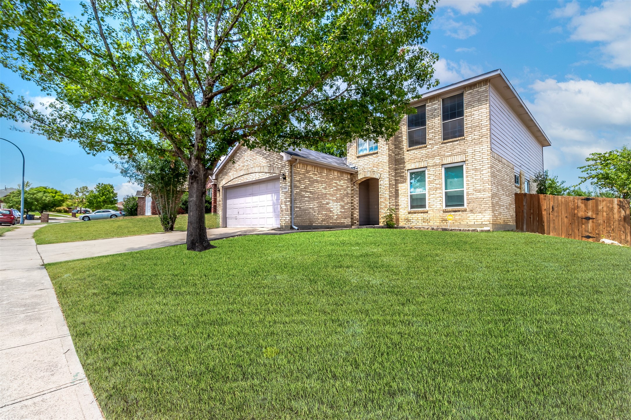 5512 Seafield Lane