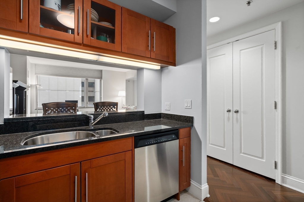 1 Charles St S # 508