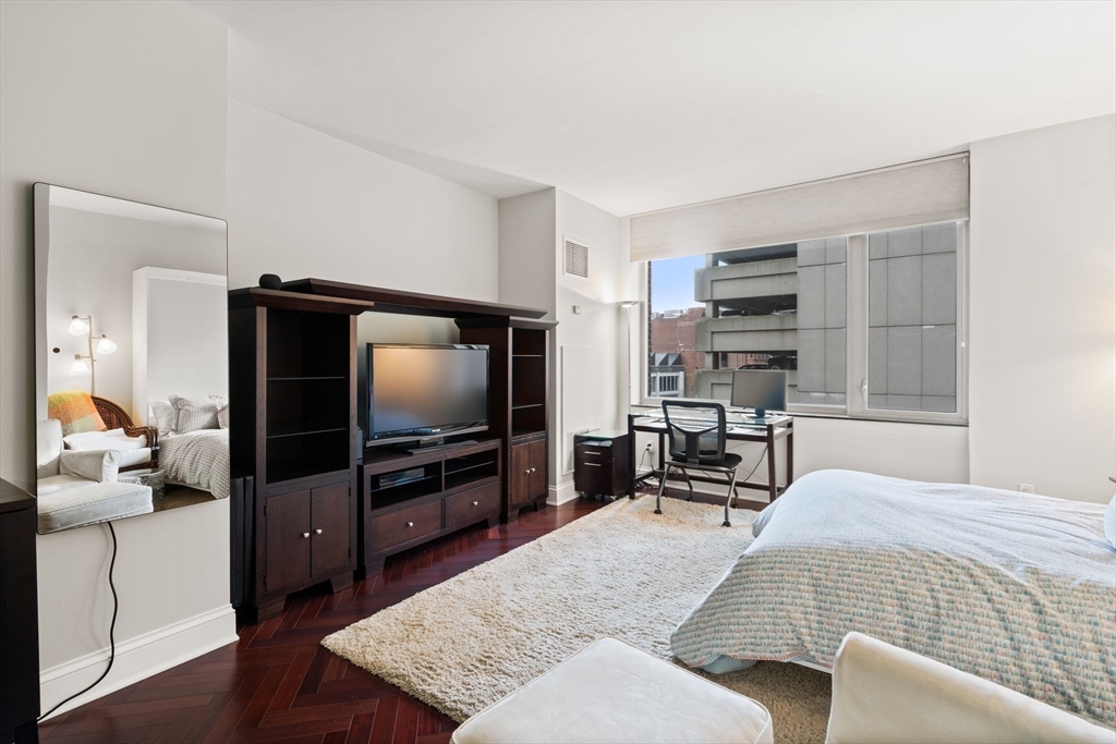 1 Charles St S # 508