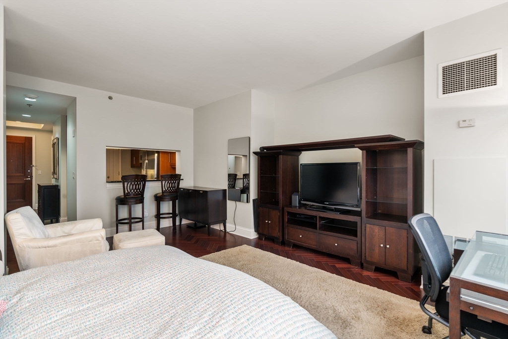 1 Charles St S # 508