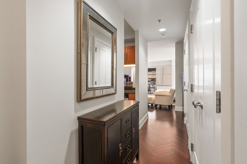 1 Charles St S # 508