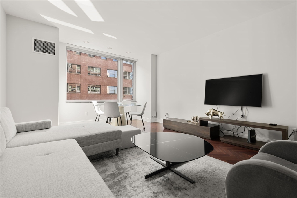 1 Charles Street South # 805