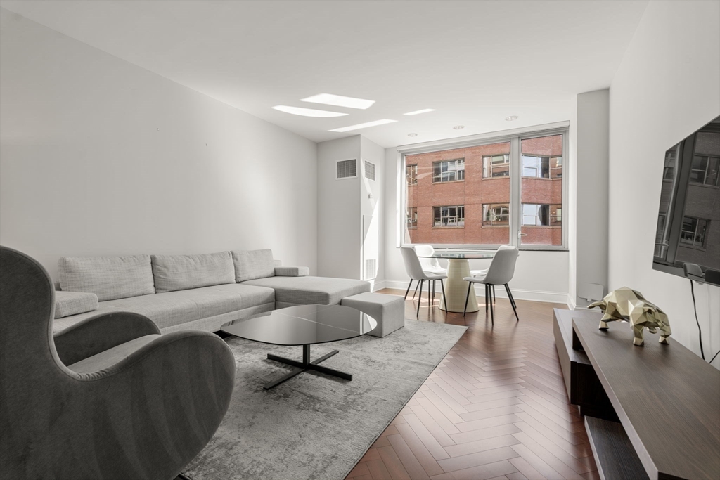 1 Charles Street South # 805