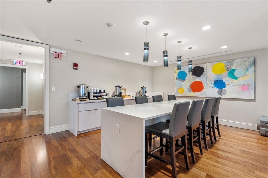 1 Charles Street South # 805