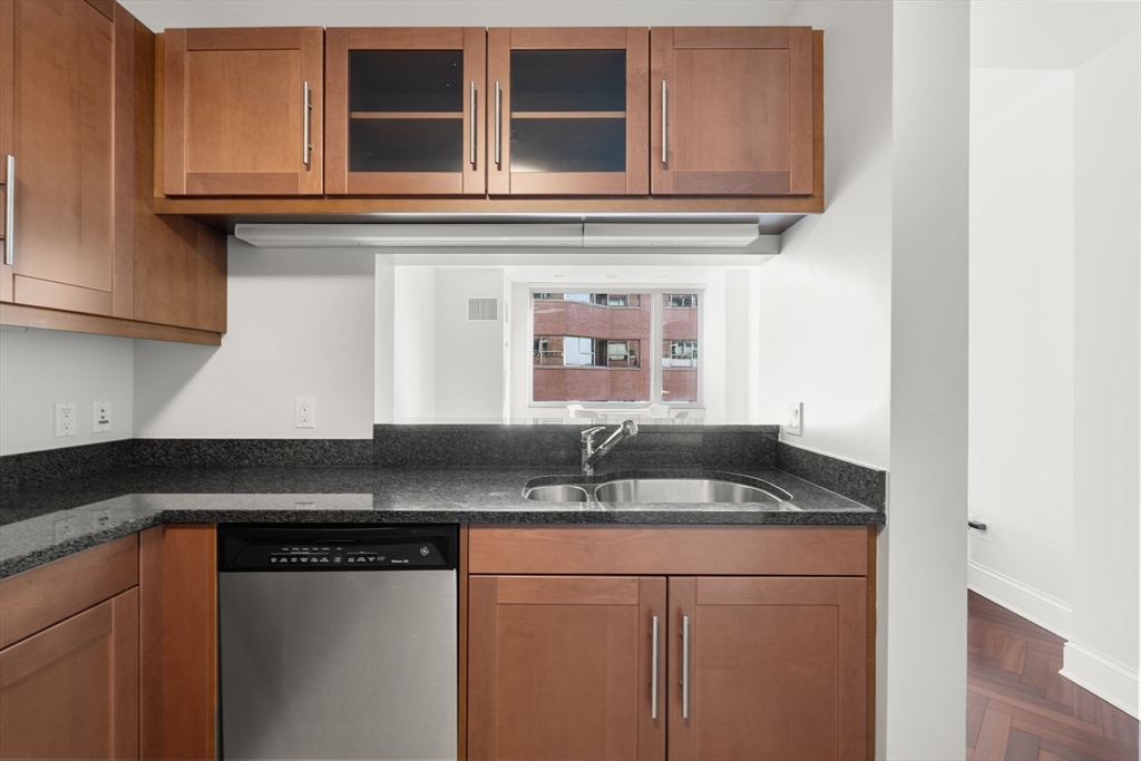 1 Charles Street South # 805