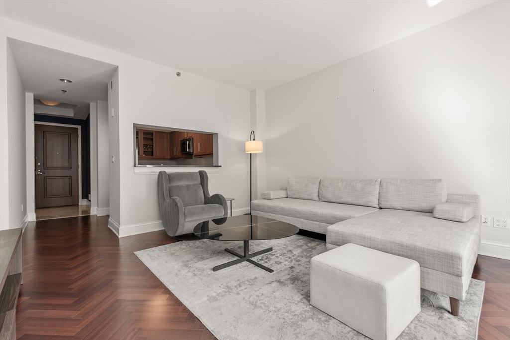 1 Charles Street South # 805