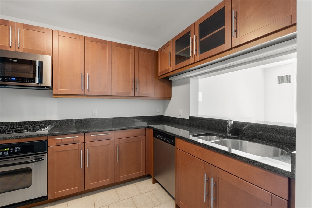 1 Charles Street South # 805