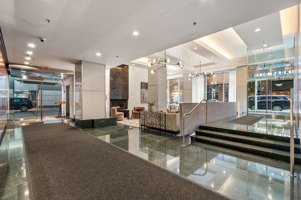 1 Charles Street South # 805