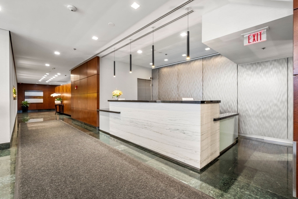 1 Charles Street South # 805