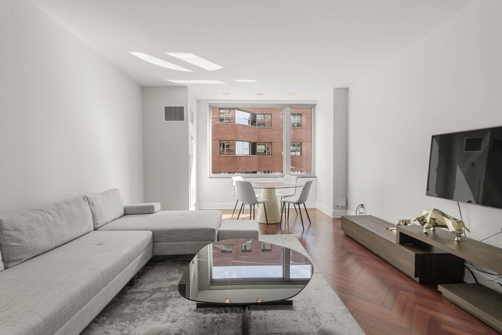 1 Charles Street South # 805