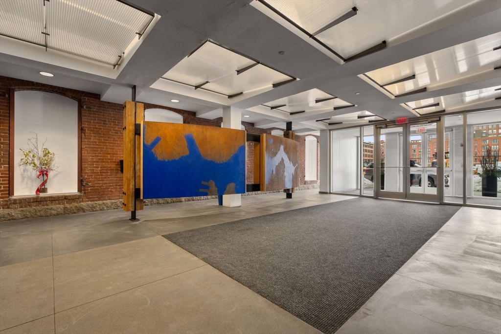 21 Wormwood St # 323