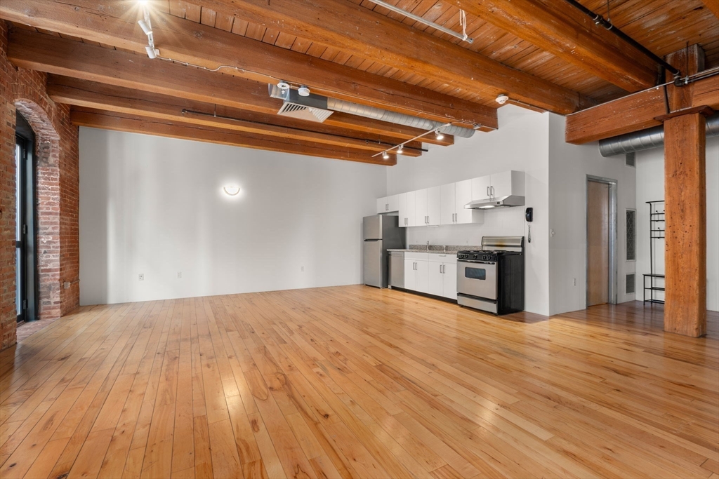 21 Wormwood St # 323