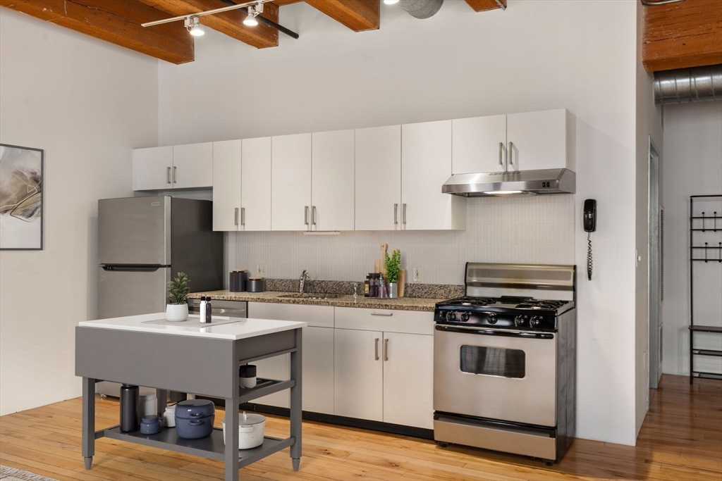 21 Wormwood St # 323