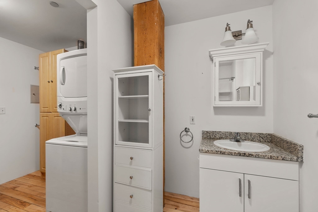 21 Wormwood St # 323