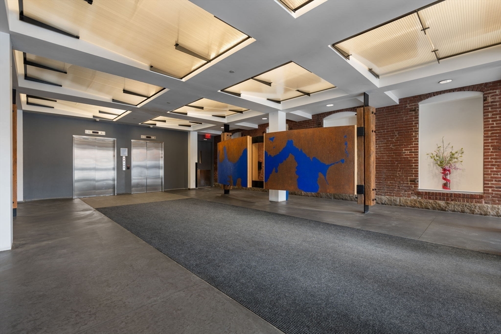 21 Wormwood St # 323