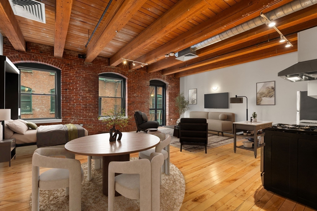 21 Wormwood St # 323