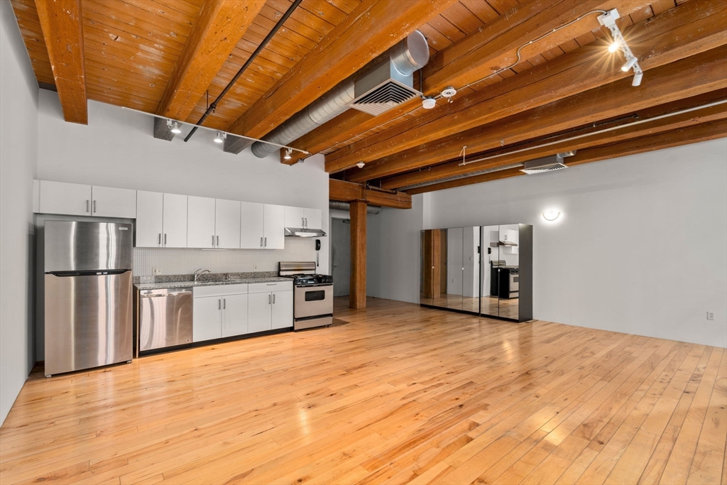 21 Wormwood St # 323