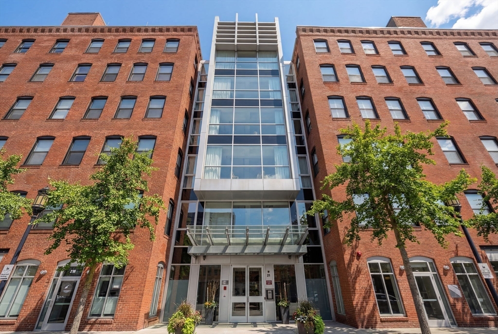 21 Wormwood St # 323