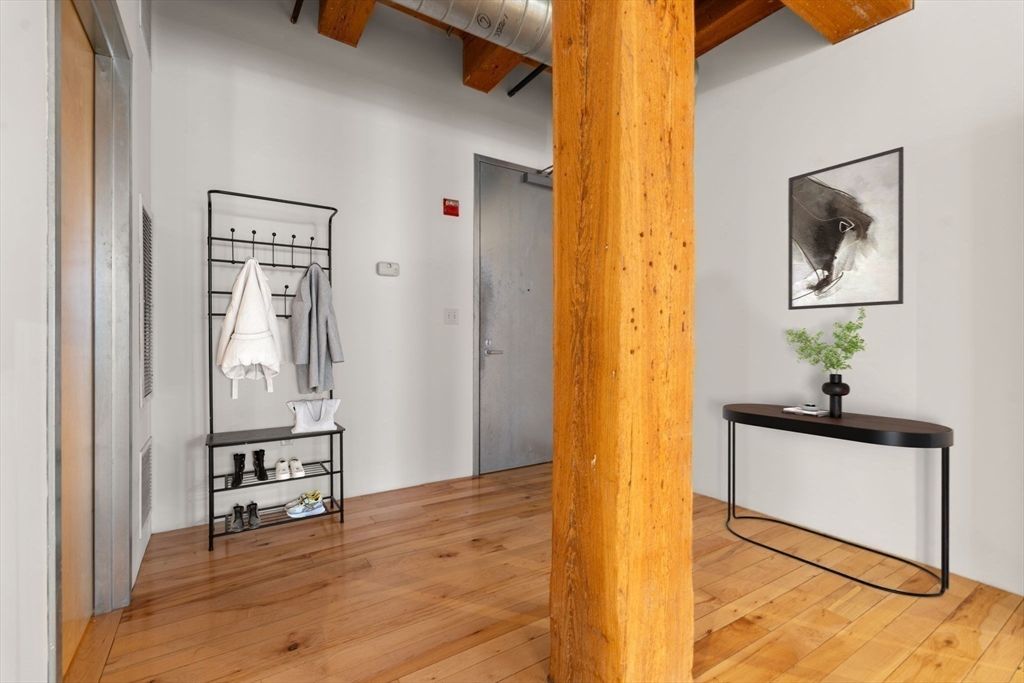 21 Wormwood St # 323