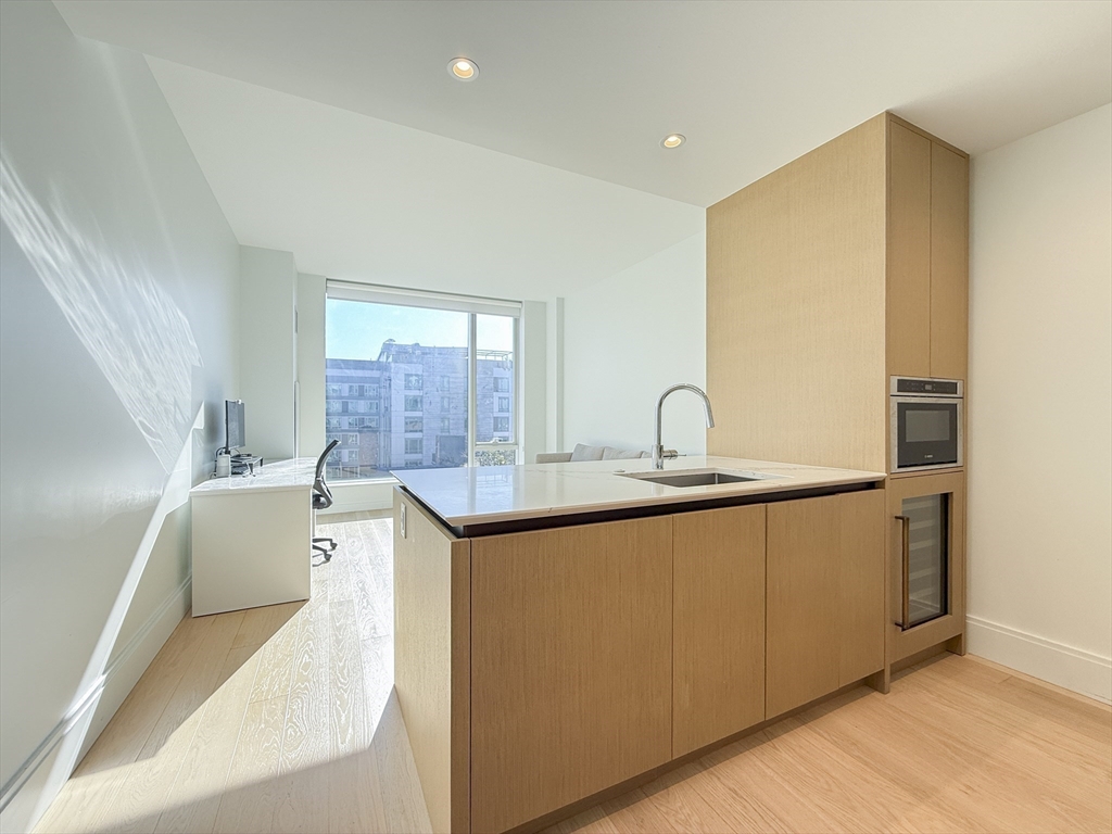380 Harrison Ave # 1007