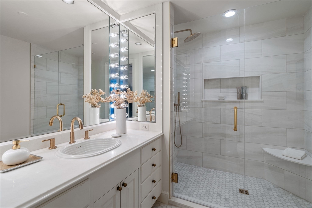 2 Commonwealth Ave # 12B