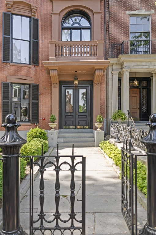 63 Mount Vernon St # 4