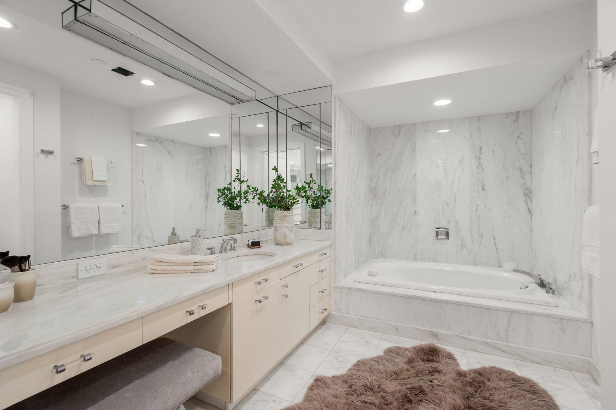 2 Commonweaalth Avenue Unit: 15E/F