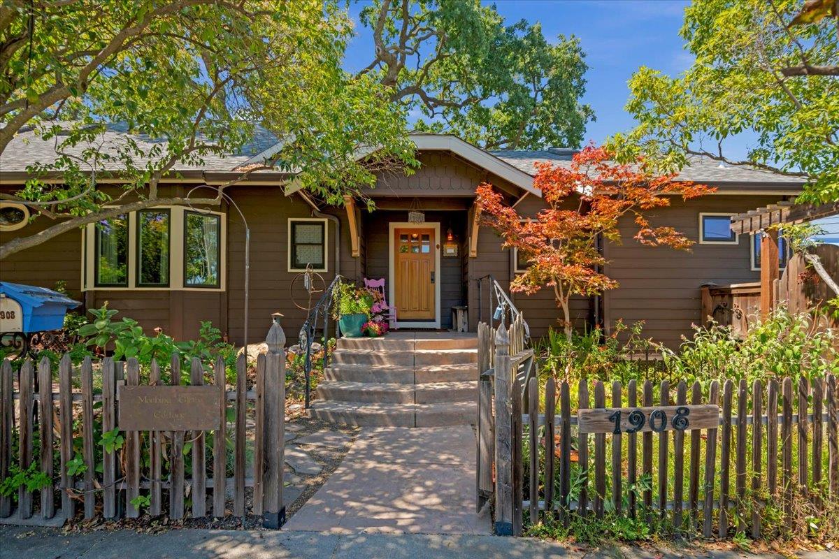1908 Dora Avenue