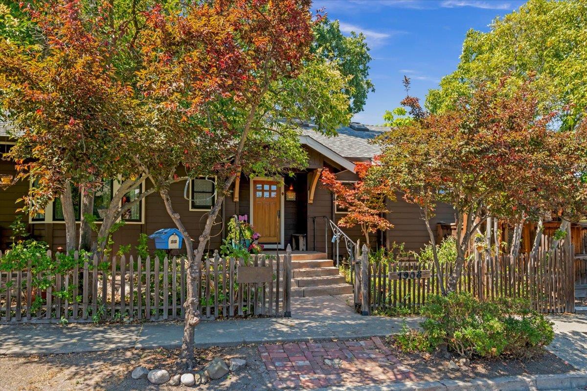 1908 Dora Avenue