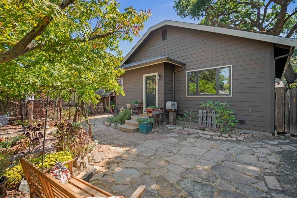 1908 Dora Avenue