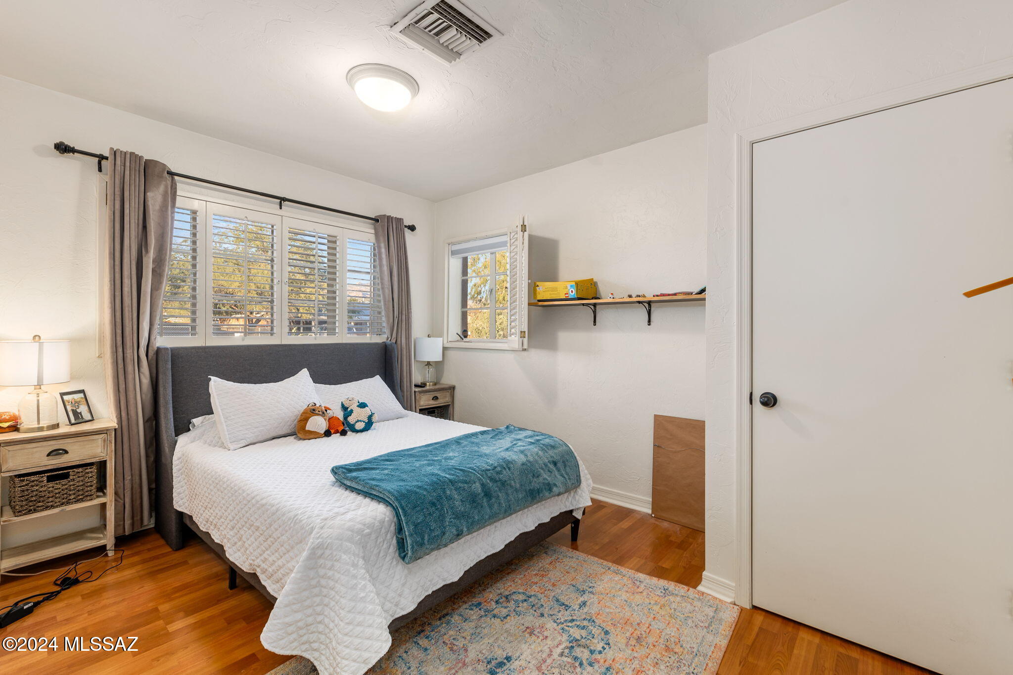 2502 E La Cienega Drive