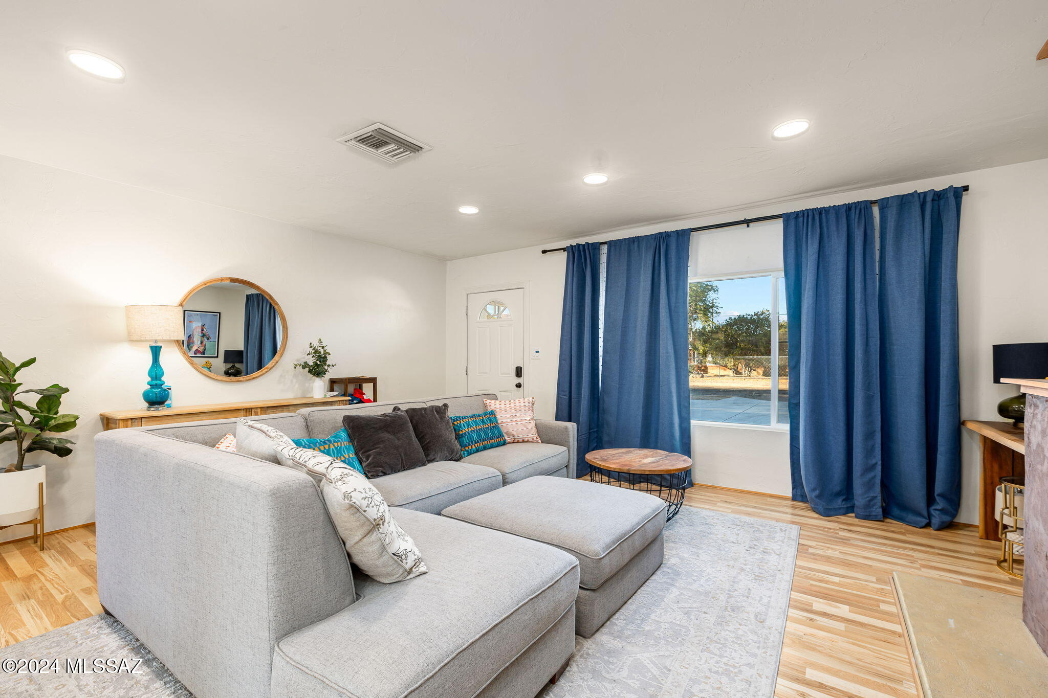 2502 E La Cienega Drive