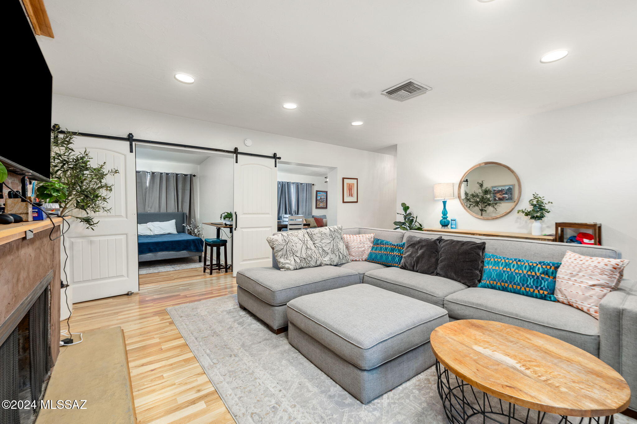 2502 E La Cienega Drive