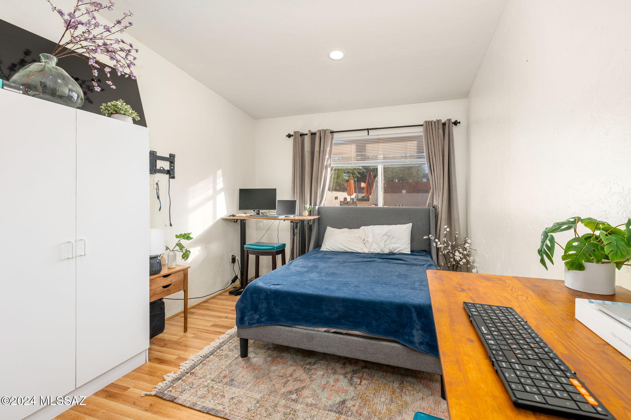 2502 E La Cienega Drive