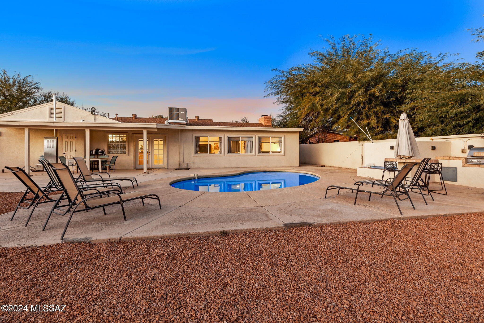 2502 E La Cienega Drive