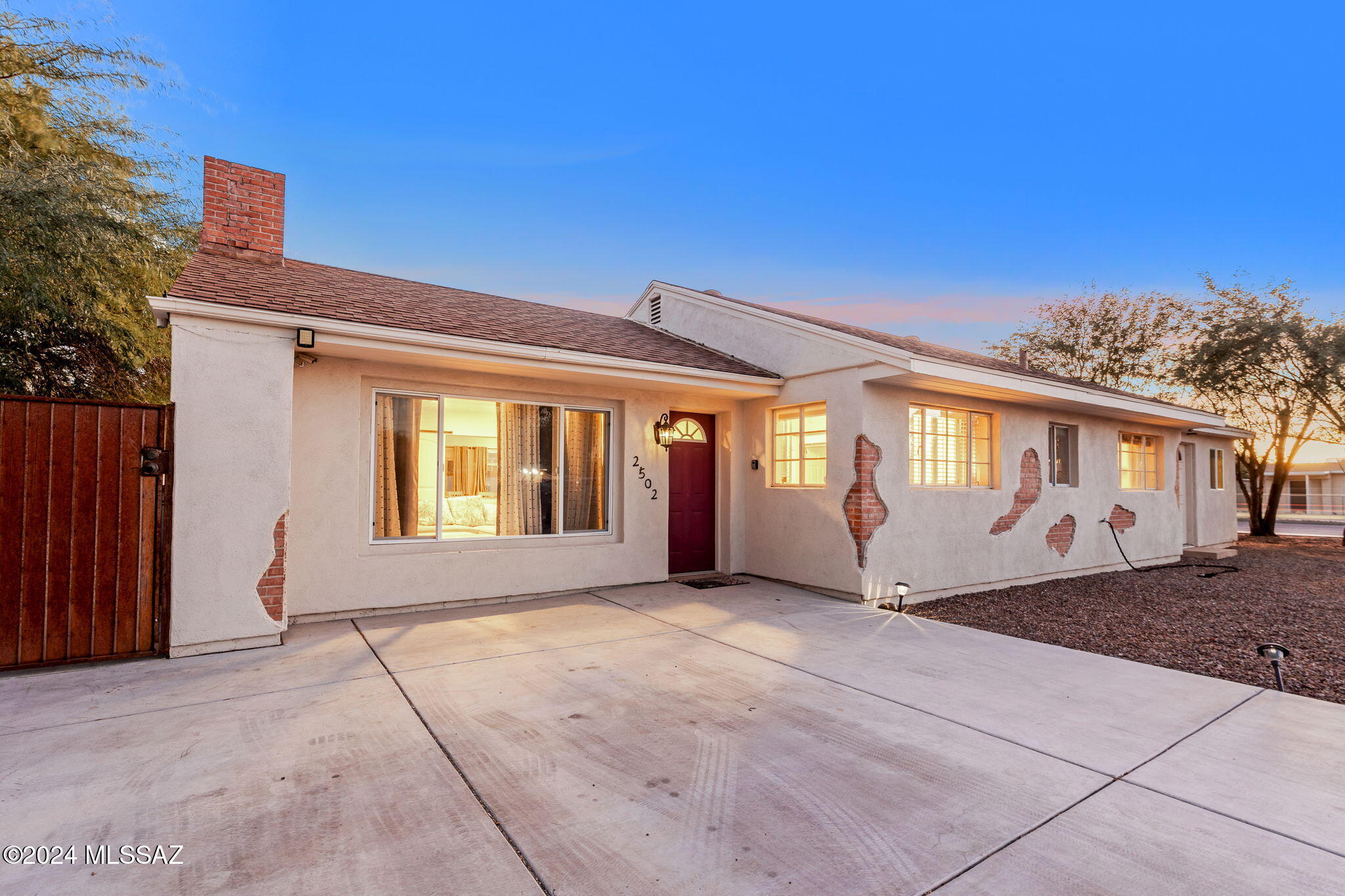 2502 E La Cienega Drive