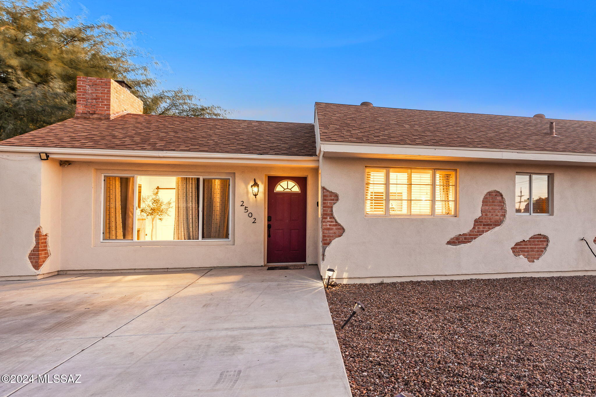 2502 E La Cienega Drive