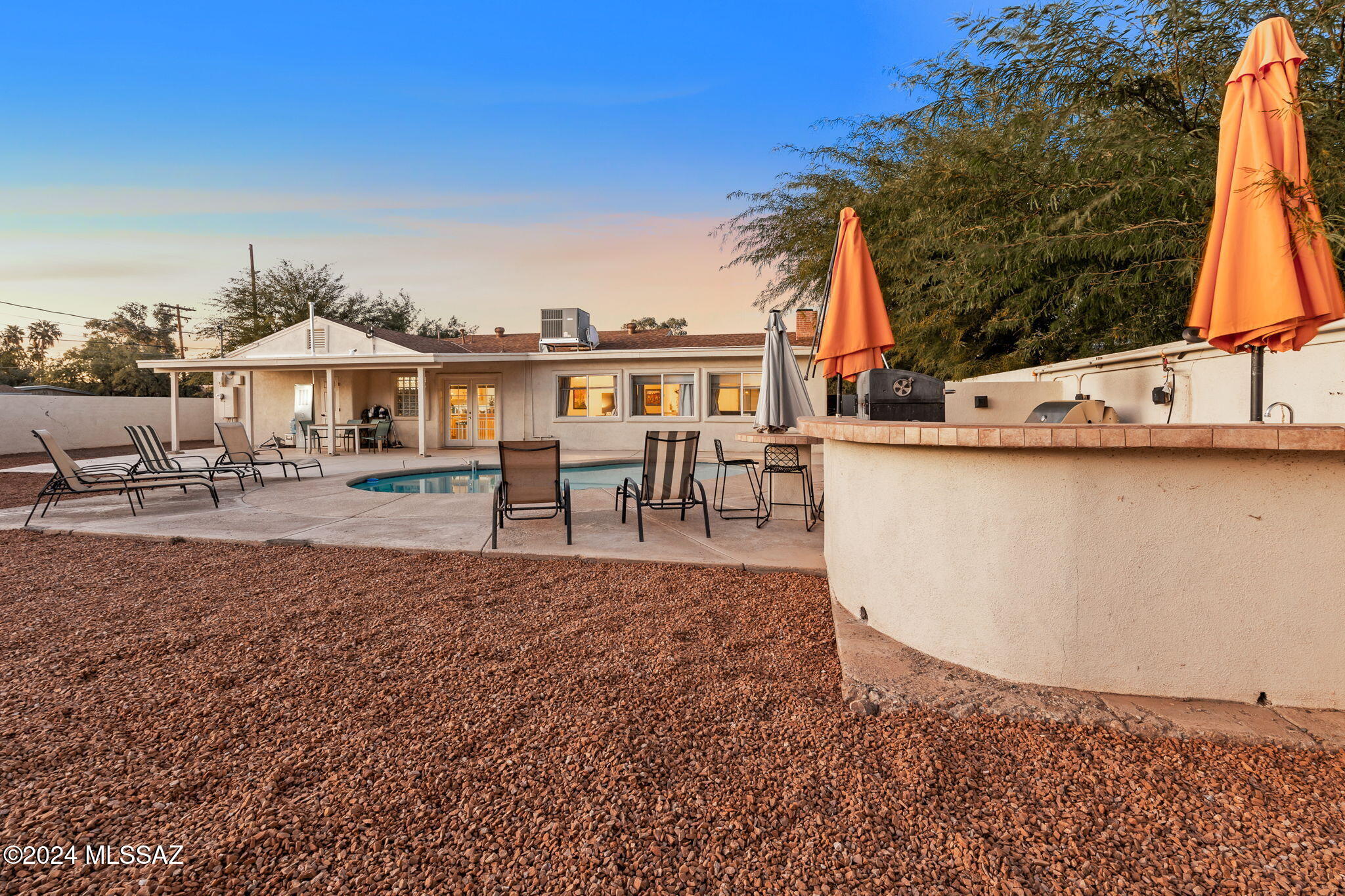 2502 E La Cienega Drive